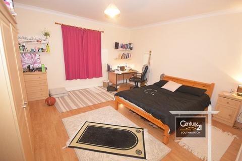 4 bedroom flat to rent, Lodge Road, SOUTHAMPTON SO14