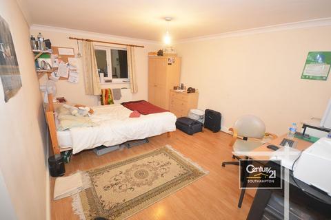 4 bedroom flat to rent, Lodge Road, SOUTHAMPTON SO14