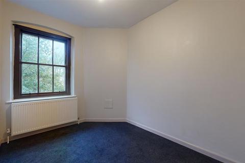 3 bedroom flat to rent, Alma Terrace, Portland