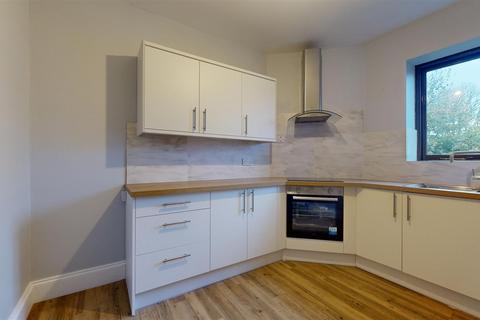 3 bedroom flat to rent, Alma Terrace, Portland