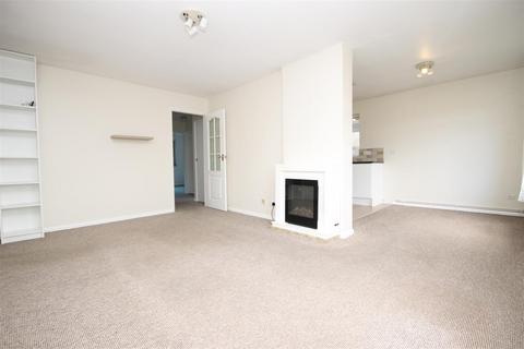 3 bedroom detached bungalow to rent, Chine Close, Colwell, Freshwater