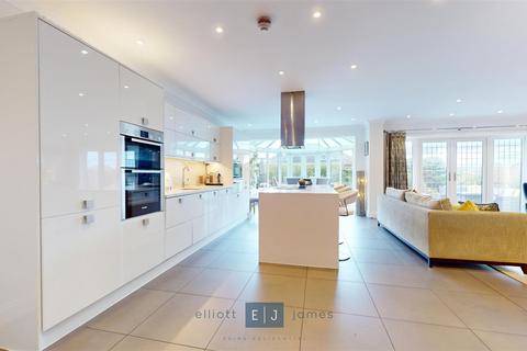 4 bedroom detached house for sale, Church Lane, Loughton IG10