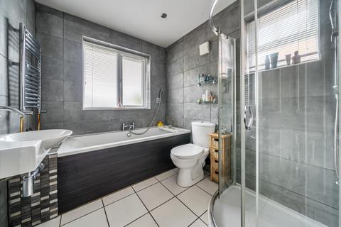 15 Almond Close, Shepperton, TW17 0SB