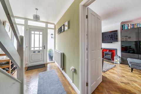 15 Almond Close, Shepperton, TW17 0SB