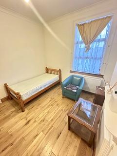 1 bedroom in a house share to rent, Pemberton road, N4 1AY