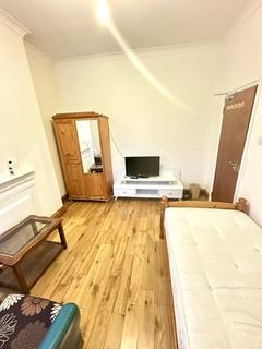 1 bedroom in a house share to rent, Pemberton road, N4 1AY