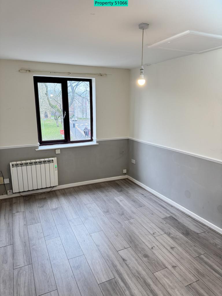 Lounge or Bedroom