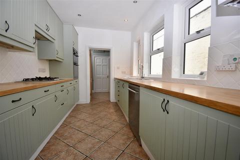 4 bedroom terraced house to rent, Welham Road, Norton YO17