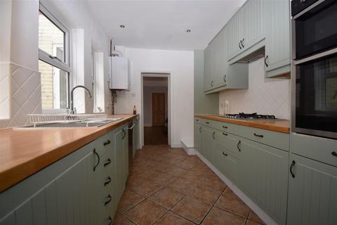 4 bedroom terraced house to rent, Welham Road, Norton YO17