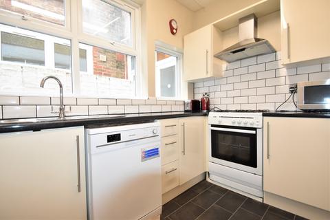 3 bedroom terraced house to rent, Jubilee Road, Southsea PO4