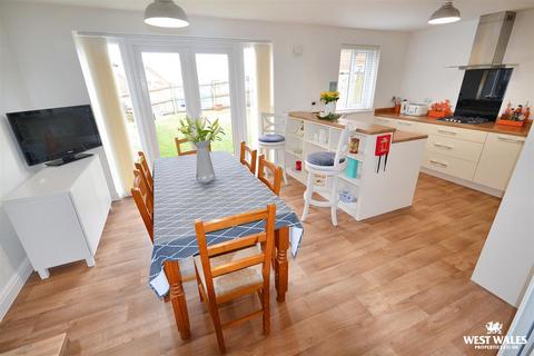 4 bedroom detached house for sale, Pwll Trap, St Clears