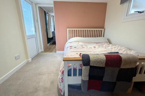 1 bedroom property to rent, Romsey   School Road   FURNISHED