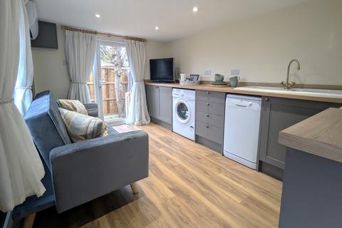 1 bedroom property to rent, Romsey School Road FURNISHED