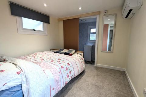 1 bedroom property to rent, Romsey School Road FURNISHED