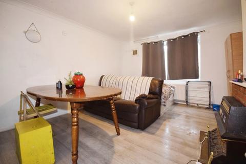 3 bedroom terraced house to rent, Pamplins Basildon SS15