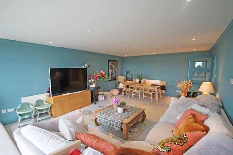 2 bedroom flat for sale, Hovedene, Cromwell Road, Hove