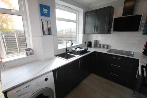 3 bedroom semi-detached house to rent, Brampton Road, Bexleyheath DA7