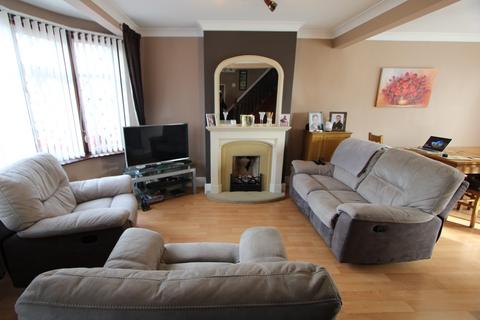 3 bedroom semi-detached house to rent, Brampton Road, Bexleyheath DA7