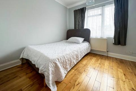 3 bedroom house to rent, Clitterhouse Road, London NW2