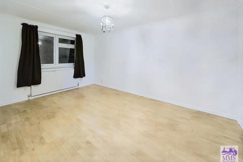 Flat 18, Newark Court Gun Lane, Strood, Rochester, ME2 4UH