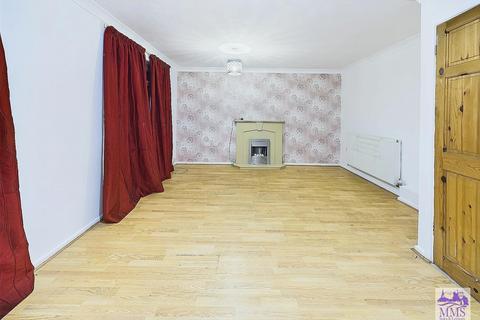 Flat 18, Newark Court Gun Lane, Strood, Rochester, ME2 4UH