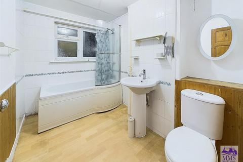 Flat 18, Newark Court Gun Lane, Strood, Rochester, ME2 4UH