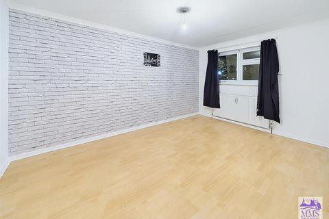 Flat 18, Newark Court Gun Lane, Strood, Rochester, ME2 4UH