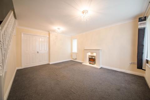 3 bedroom detached house to rent, Emlea Gardens, Ince, WN2