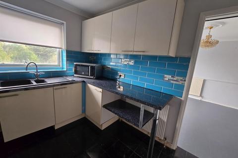 2 bedroom flat to rent, Mandeville Road, Enfield