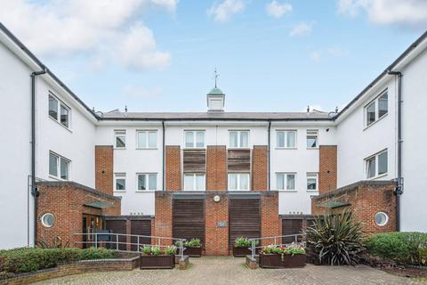 3 bedroom flat to rent, Copers Cope Road, Beckenham, BR3