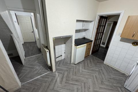 3 bedroom terraced house to rent, Cadleigh Gardens, Birmingham B17