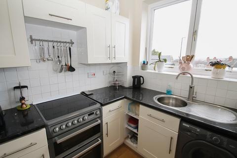 2 bedroom property for sale, Farrar Court, Bramley, Leeds, West Yorkshire, LS13