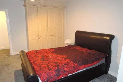 2 bedroom flat to rent, ROWHEDGE