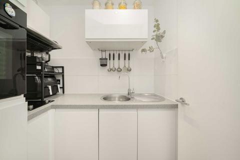 1 bedroom flat for sale, Hamlet Gardens, London W6