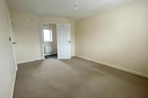 4 bedroom terraced house to rent, Turnstone Road, Walsall WS3