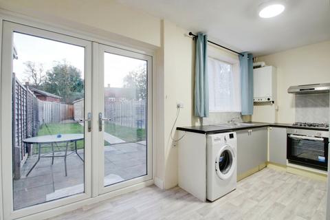 3 bedroom terraced house to rent, Stanley Green East, Langley SL3