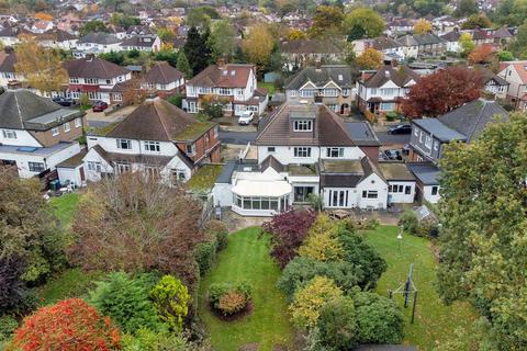 4 bedroom semi-detached house to rent, Hill Road, Pinner HA5