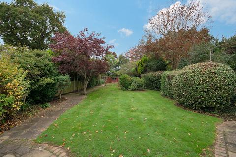 4 bedroom semi-detached house to rent, Hill Road, Pinner HA5