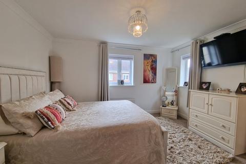 2 Bullfinch Drive, Harleston, IP20 9FB
