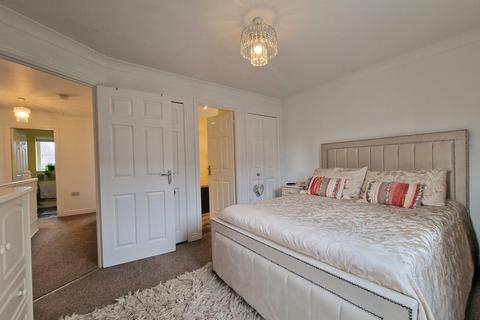 2 Bullfinch Drive, Harleston, IP20 9FB