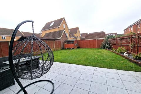 2 Bullfinch Drive, Harleston, IP20 9FB