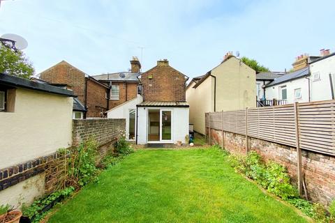 3 bedroom semi-detached house to rent, Cambridge Road, Southend On Sea SS1