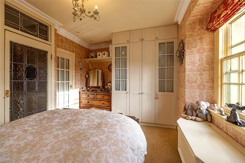 16 Castlegate, Jedburgh, TD8 6AR