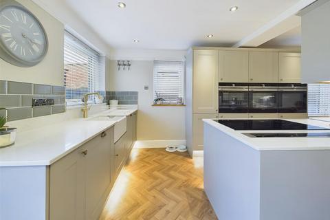 8 Collingbourne Road, Gloucester, GL4 6BG