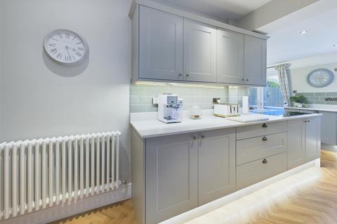 8 Collingbourne Road, Gloucester, GL4 6BG