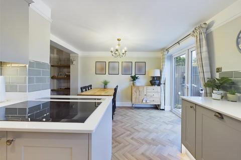 8 Collingbourne Road, Gloucester, GL4 6BG