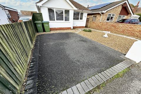 2 bedroom detached bungalow to rent, Phyllis Avenue, Peacehaven, BN10 7PW