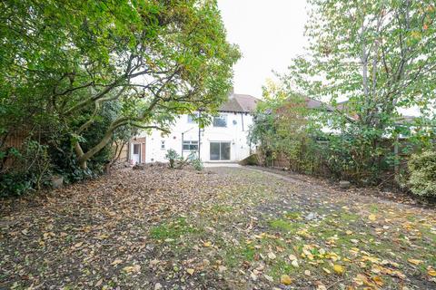 15 Midfield Way, Orpington, BR5 2QH