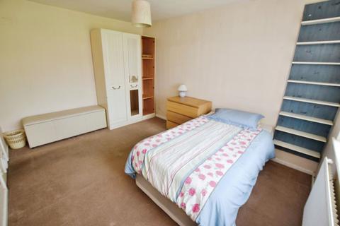 5 Whitfields, Stanford-le-hope, SS17 0BJ