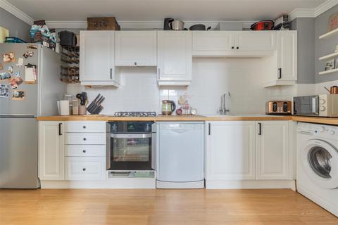 Flat 6, Linden House Barkleys Hill, Stapleton, Bristol, BS16 1FB